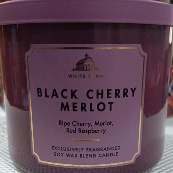 White Barn Black Cherry Merlot Candle - Rich Purple - Picture 4 of 5